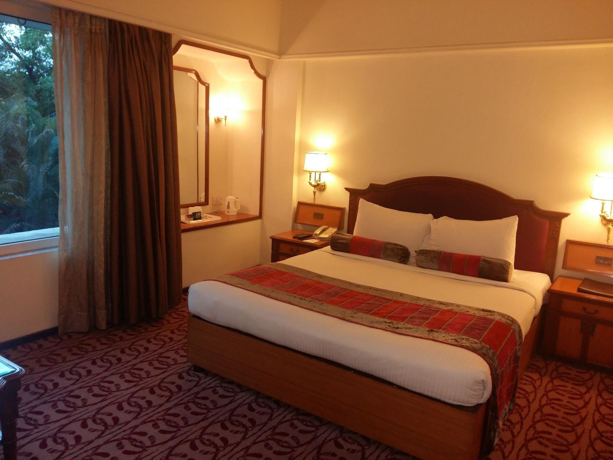 Pride Hotel Pune Exterior foto