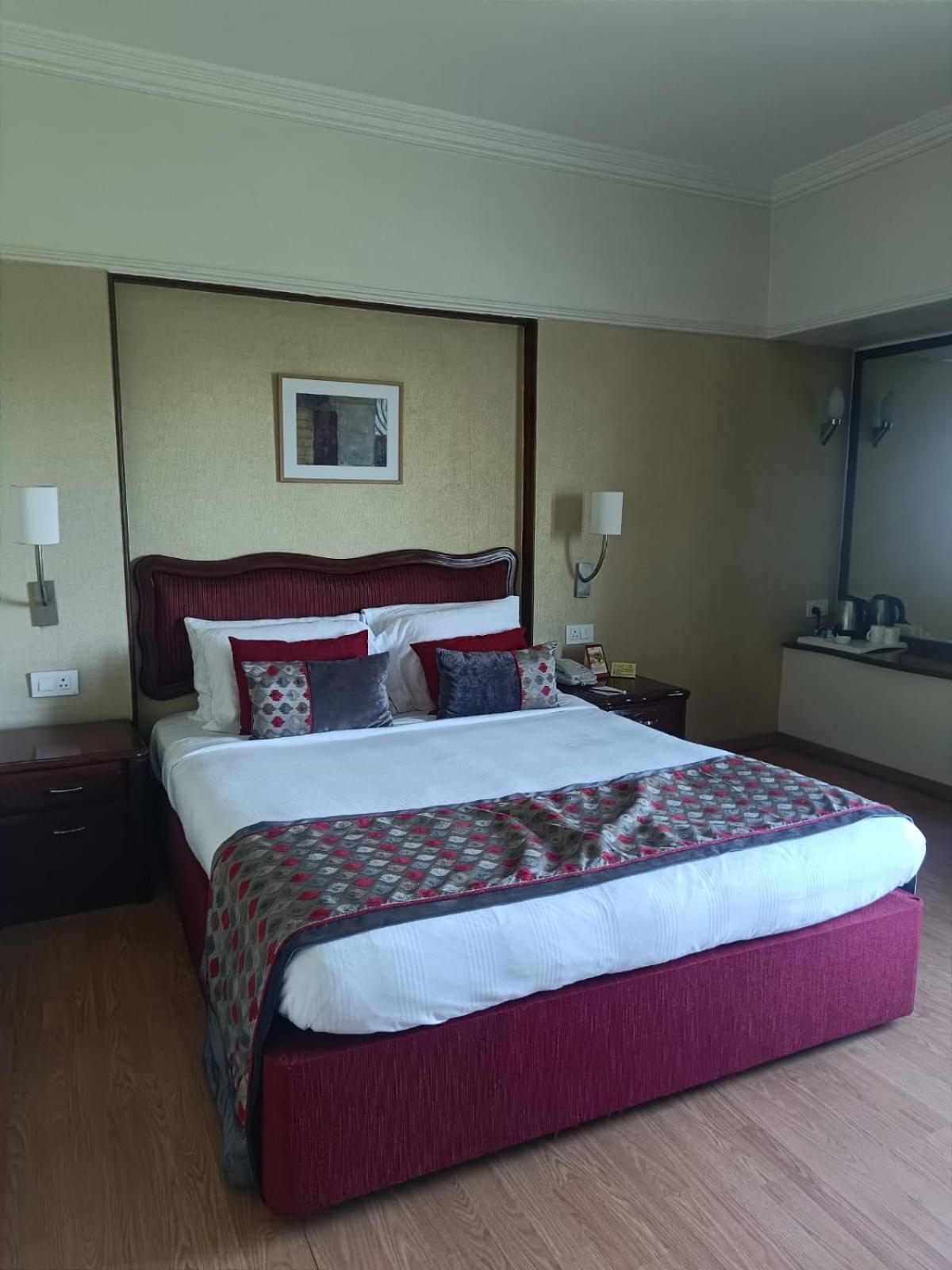 Pride Hotel Pune Exterior foto