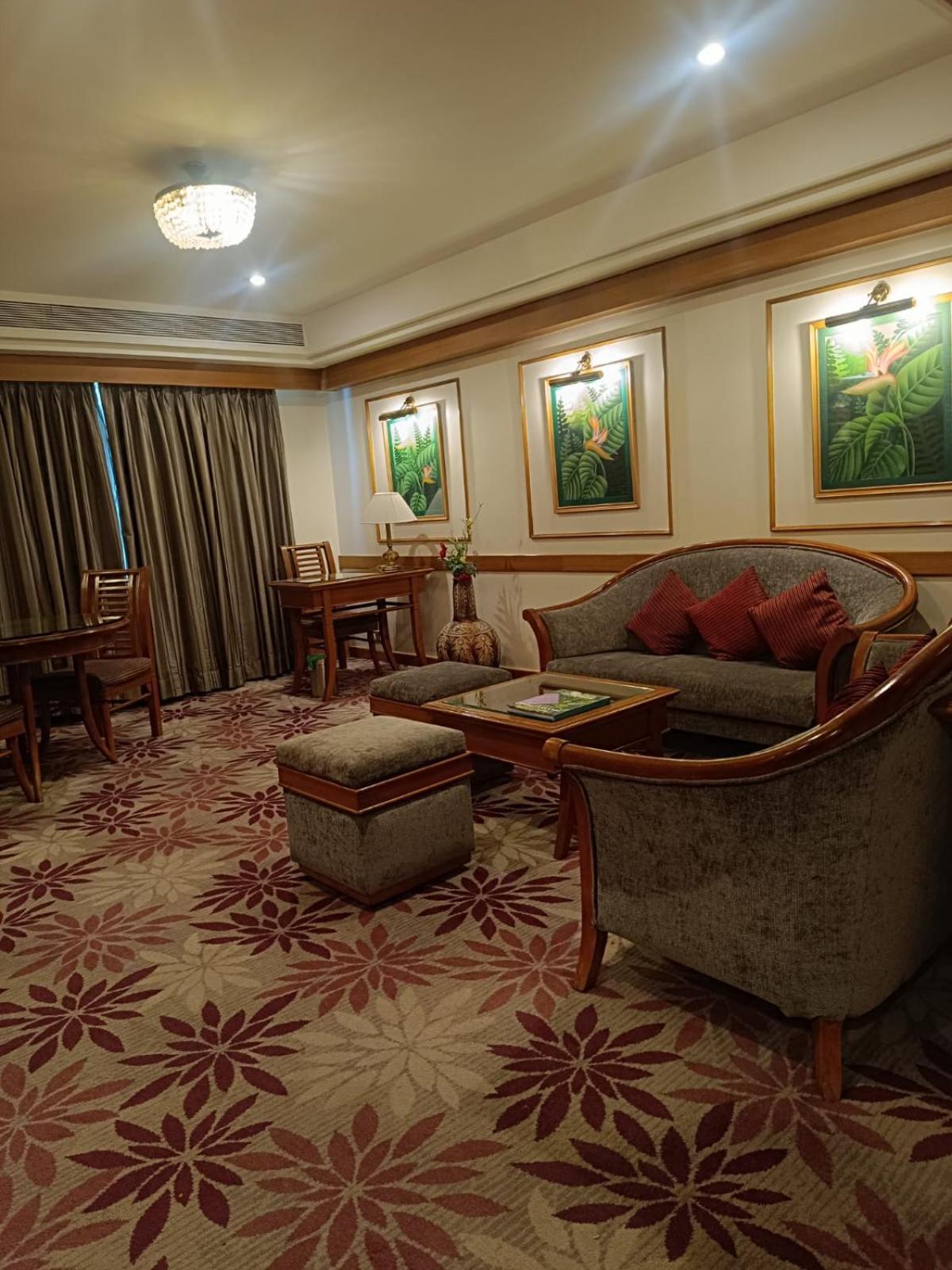 Pride Hotel Pune Exterior foto